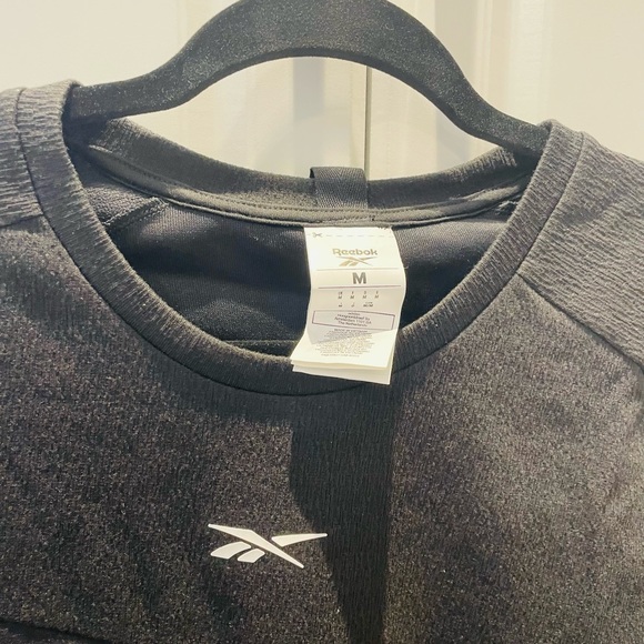 NEW - Reebok Long Sleeve Top with side zipper - Picture 5 of 6